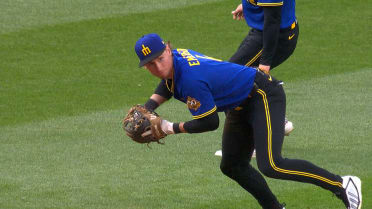 Colt Emerson saca un espectacular out