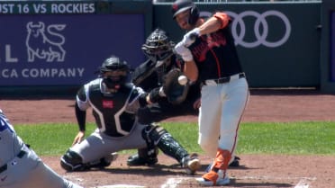 Buddy Kennedy avanza a 1ra tras HBP