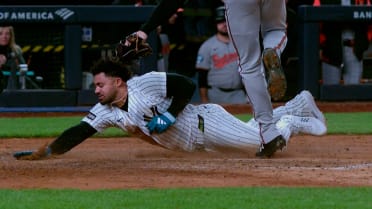 Jasson Domínguez scores off wild pitch