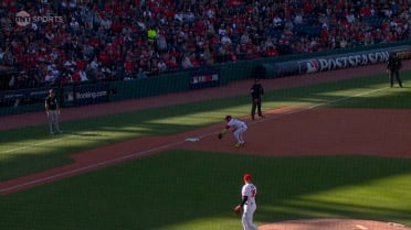 José Ramírez's nifty play to first