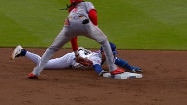 Spencer Steer throws out Matt Shaw after review