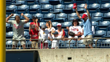 Phillies fans band together to return hat