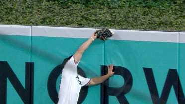 Call on field upheld after umpire review