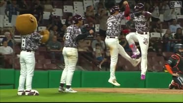 J.P. Martínez empuja 3 con jonrón