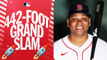 Devers detona HR con bases llenas