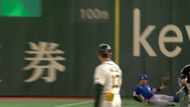 Sung se desliza y atrapa la bola