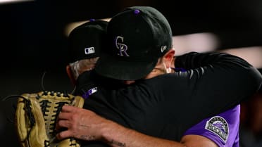 Kyle Freeland sale del juego entre lágrimas 