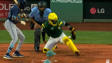 Jake Mangum scores on wild pitch