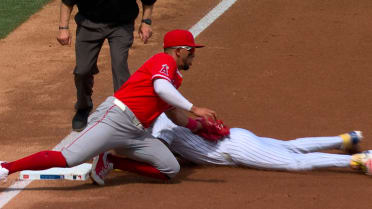 The Yankees pull off a double steal in the 2nd inning