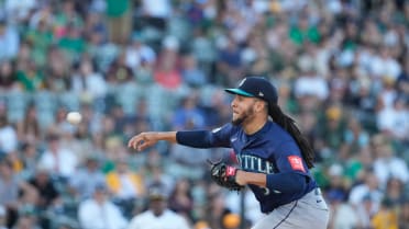 Luis Castillo strikes out Brent Rooker