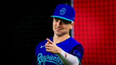 Daily Dash: Dubón's leaping catch, Carroll's robbery