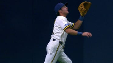 Sal Frelick cierra la 8va atrapando en la carrera