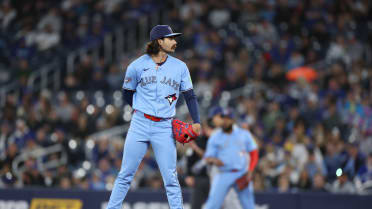 Dylan Cease escapes early jam