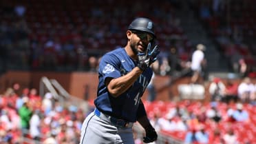 Mariners hit three home runs in 11-9 win 