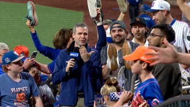 Mets fans start Rally Shoes trend