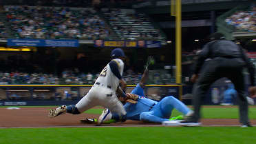 Lenyn Sosa safe at third after review