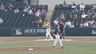 Juan Cruz's solo home run