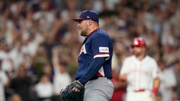 David Bednar escapes the jam in the 7th