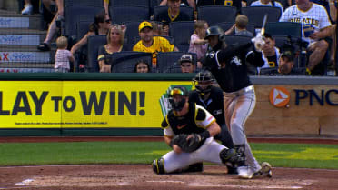 Luis Robert Jr.'s RBI single 