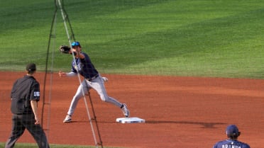 Rays combine to turn 3-6-1 double play after review