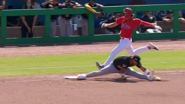 Yordany De Los Santos' sliding play