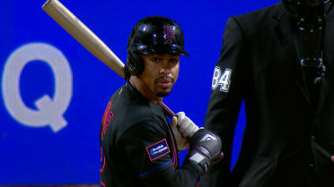 Francisco Lindor lines a single to left