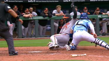 Thomas, Witt Jr. combine on a relay for second out