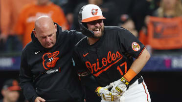 Colton Cowser exits in 7th with apparent injury