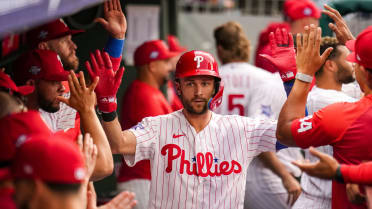 Trea Turner pega jonrón solitario 