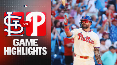 Kyle Schwarber walks it off in Phillies' 6-4 win
