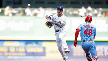 Joey Ortiz slows body down, turns double play