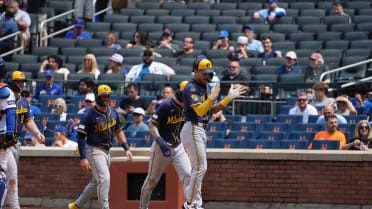Joey Ortiz hits a go-ahead grand slam to left