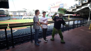Bat Boys show GEICO Gecko pitch grips