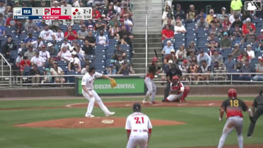 Carson DeMartini triples (1) on a sharp line drive to right fielder Max Ferguson. Pedro León scores. Alex Binelas scores.