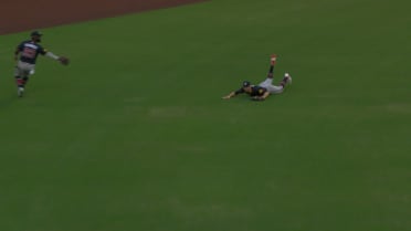 Eli White se lanza y captura