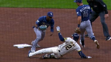 Brice Turang a salvo en segunda tras revisión