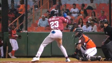 Johan Rojas pega 3 hits ante los Toros