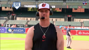 Pete Alonso shows off his newly designed bats