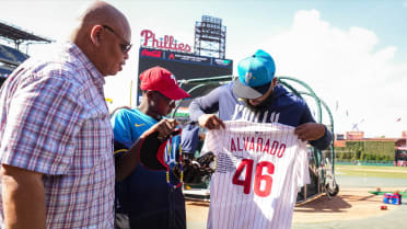 José Alvarado gives young fan signed jersey