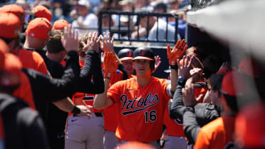 Jonrón de dos carreras de Coby Mayo