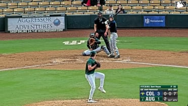 Josh Hammond doubles (15) on a sharp line drive to center fielder Luis Guanipa. Henry Ramos scores. Sean Gamble scores.