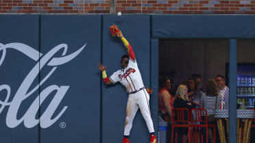 Espectacular jugada de Ronald Acuña Jr.