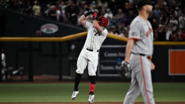 The D-backs plate six runs in the 6th inning