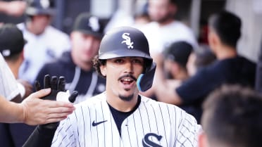 Miguel Vargas' two-run homer (16)