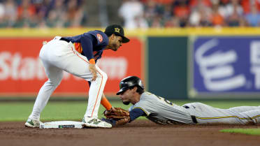 Christian Yelich caught stealing after challenge 