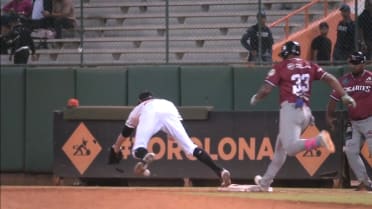 De Los Santos produce por segunda vez en out forzado