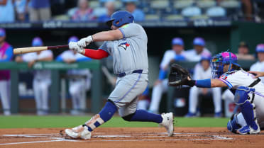 Alejandro Kirk's RBI single