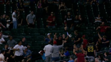 Fan makes an impressive foul ball catch in his hat