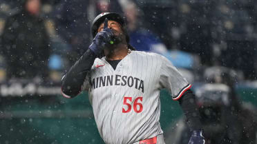 Josh Bell pega jonrón de tres carreras