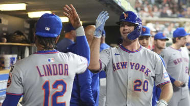 Pete Alonso's second homer of the game (33)